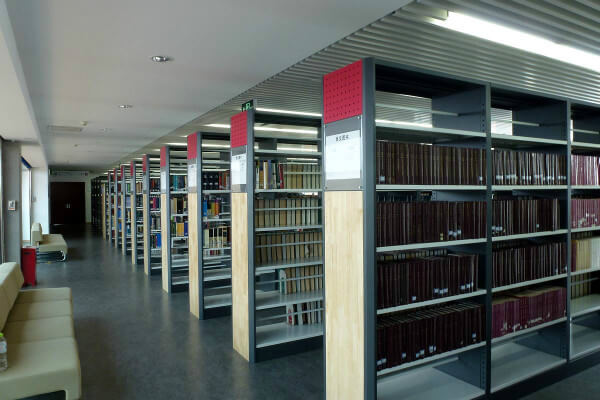 在車棚、圖書館、實驗室等安裝監(jiān)控